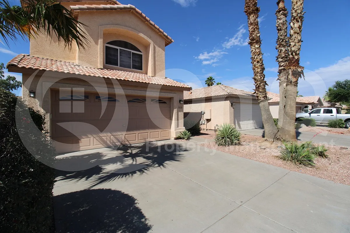 3 bed, 2.5 bath, 1601 sqft, $2,399 — Photo 3