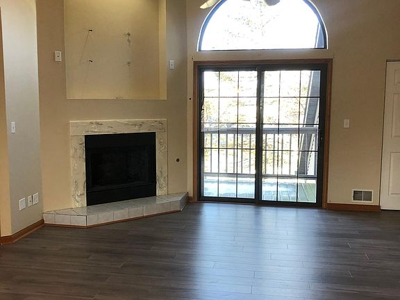5th image of 4072 Saint Andrews Ct Unit 1