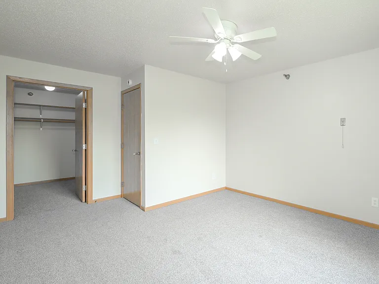 Oak Hills Manor — Photo 15