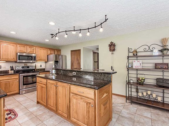 4th image of 2810 Woods Cres