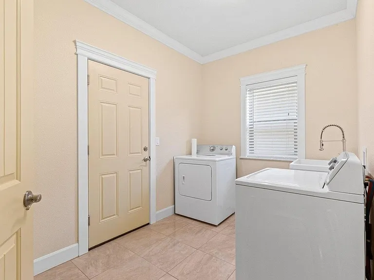 4334 Vineyard Ter — Photo 16