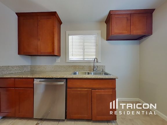 5th image of 2215 Booth Ave