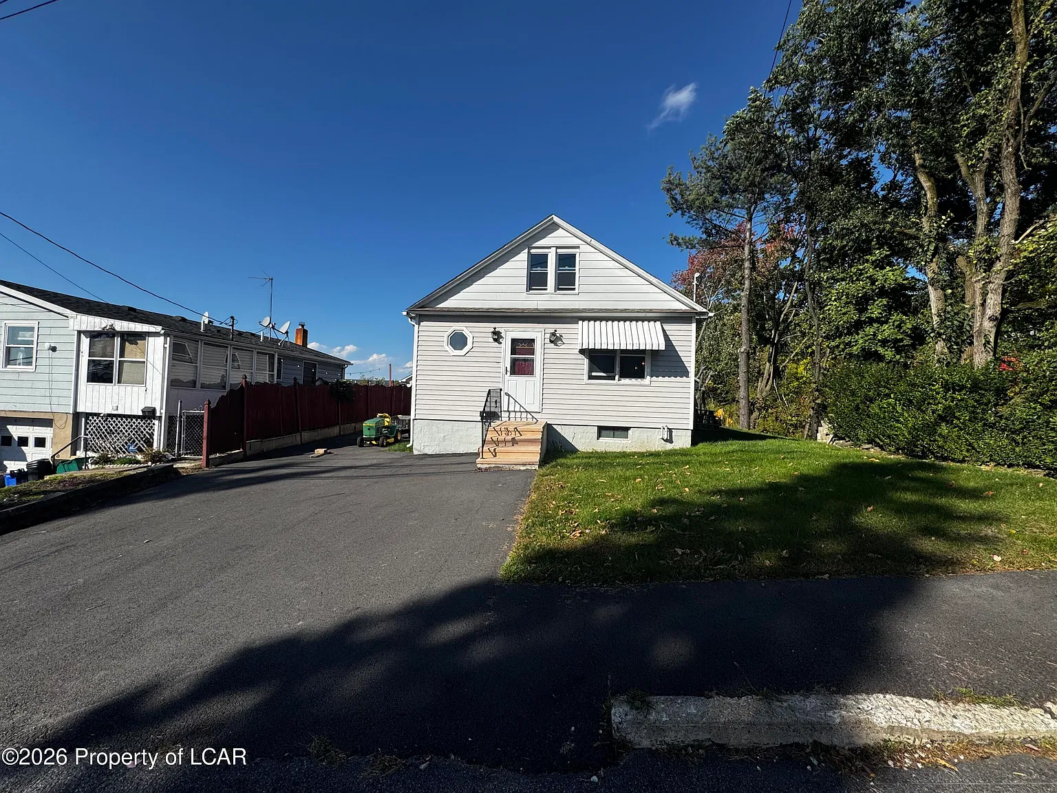 3 bed, 1.0 bath, 1106 sqft, $1,250 — Photo 1