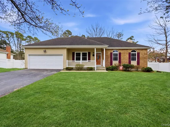 33 Timber Ridge Drive, Coram, NY 11727