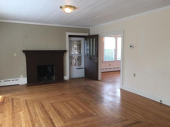 Living Room w/front entrance