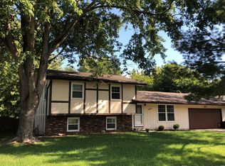7 Parrot Dr, Highland, IL 62249