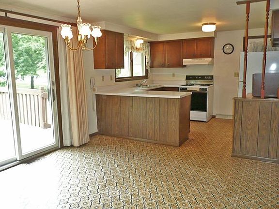 2nd image of 1720 Waushara Dr