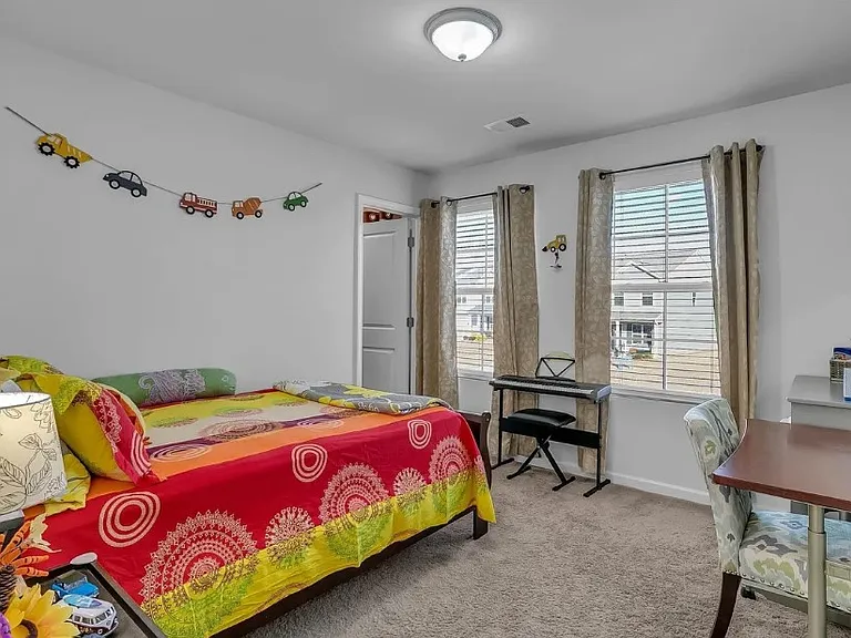 211 Whittier St — Photo 14