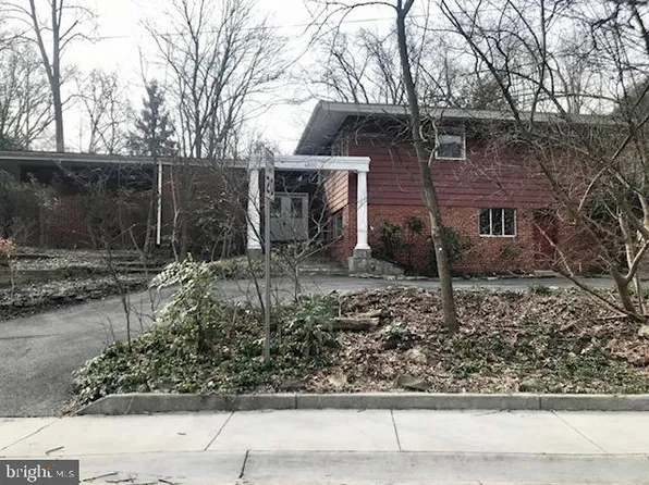 4600 Oxford St, Garrett Park, MD 20896