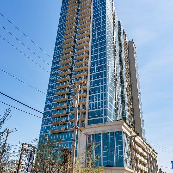 1st image of 1629 S Prairie Ave Unit 1704
