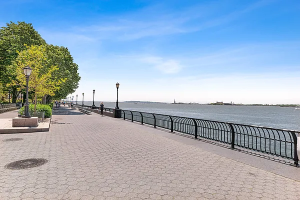 Sold by R New York | media 41