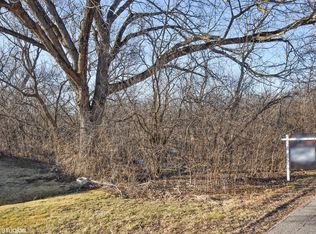 310 Summit Dr, Tower Lakes, IL 60010