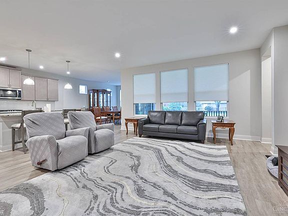 3rd image of 6086 Greenside Dr