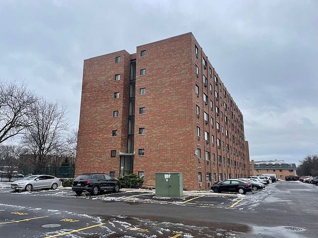 1st image of 5306 N Cumberland Ave #321