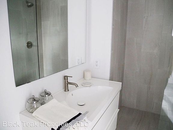 3rd image of 240 Algoma Blvd #4227734