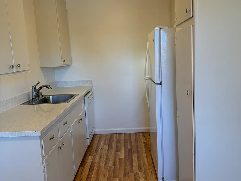 242 Curtner Ave #F — Photo 16