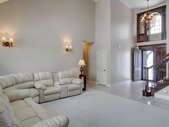 Amazing Two-Story Foyer!