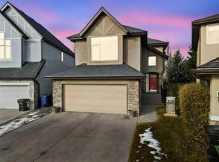 307 SE Valley Crest Ct NW, Calgary, AB T3B5Y4
