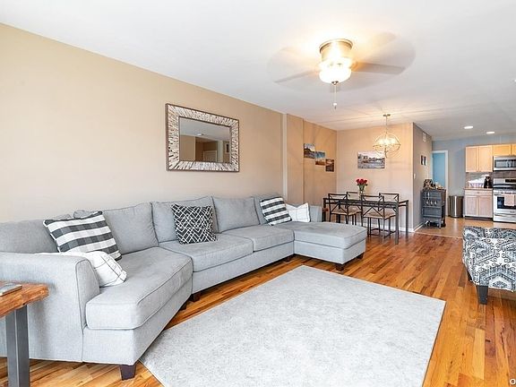 4th image of 225 E Broadway