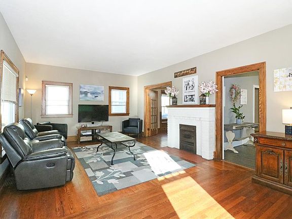 5th image of 827 Scovel Ave