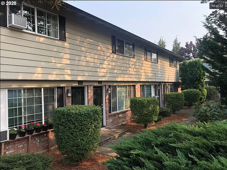 7833-7875 SE Johnson Creek Blvd — Photo 10
