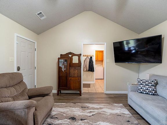 5th image of 606 Summer Dr