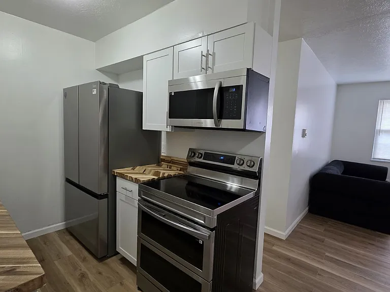 432 E Washington St #9 — Photo 1