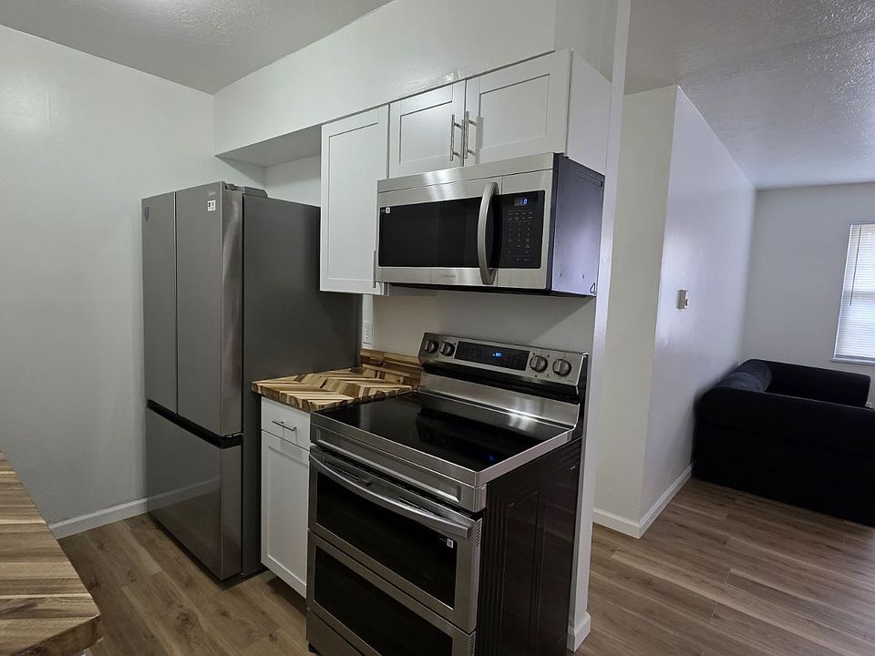 1st image of 432 E Washington St APT 9