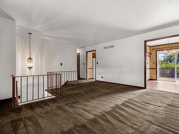 5th image of 409 Marion St