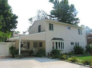 113 Blacksmith Rd, Levittown, NY 11756