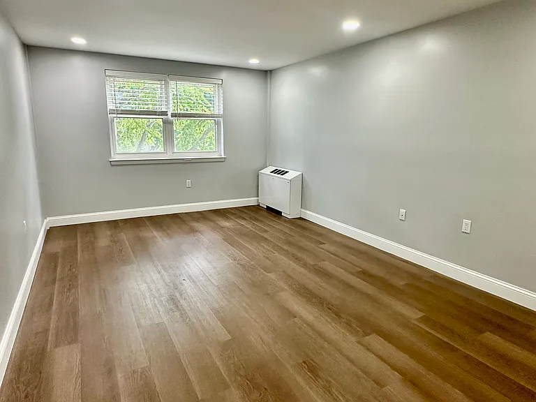 887 Farmington Ave #2I — Photo 11