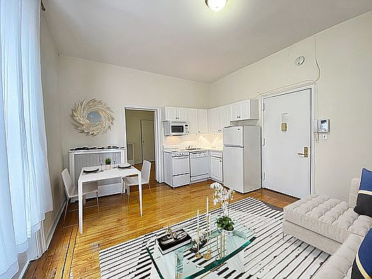 4th image of 210 W 94th St APT 5K