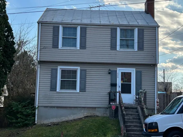 220 E John St, Martinsburg, WV 25401