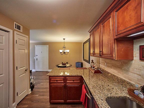4th image of 857 Dumont Pl APT B