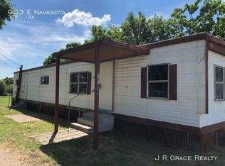 903 E Navasota St, Groesbeck, TX 76642