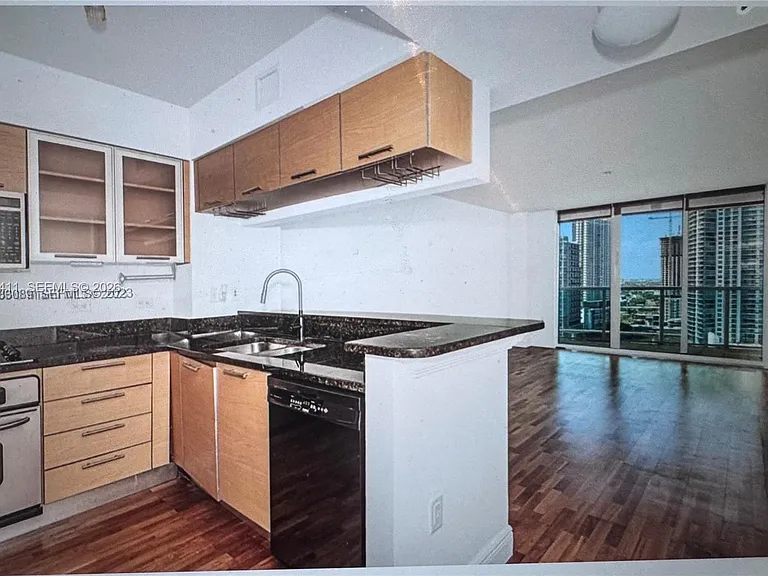 31 SE 5th St #2507 — Photo 3