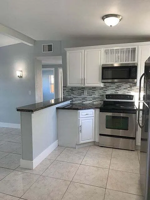 2 bed, 1.0 bath, 744 sqft, $2,550 — Photo 4