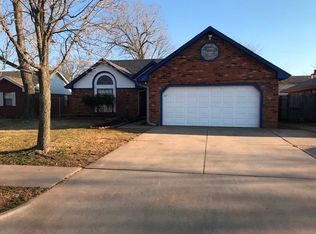 2116 NE 10th St, Moore, OK 73160
