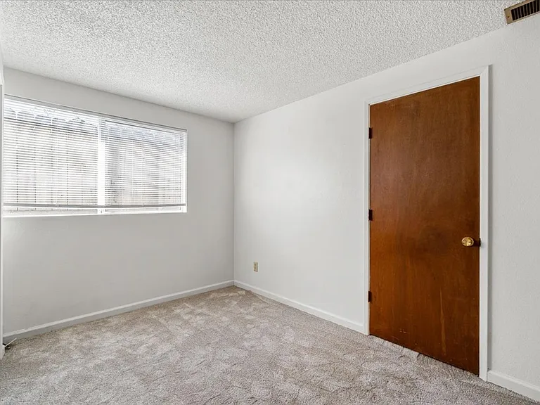 4564 Valley West Blvd — Photo 11