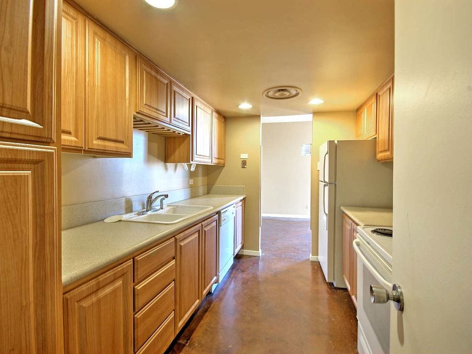 1st image of 207 W Clarendon Ave Unit 11G