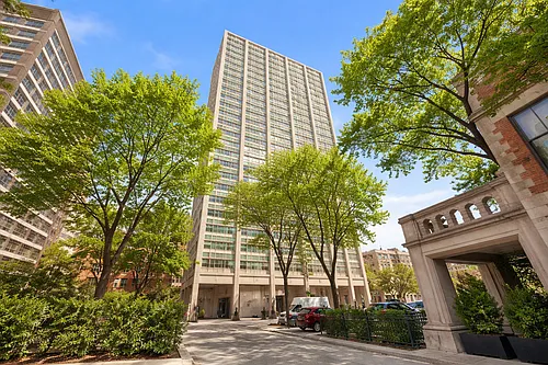 336 W Wellington Ave #1001 Photo 1
