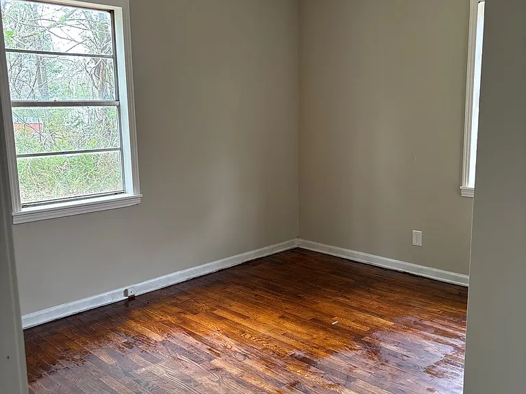 916 Greenwood St — Photo 8