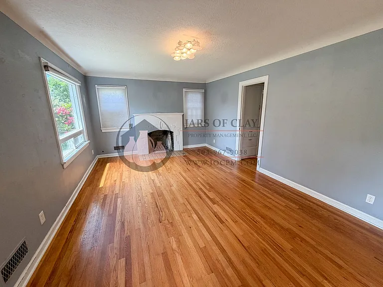 1635 Roosevelt St NE — Photo 2