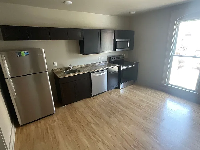 425 N Walnut St — Photo 15