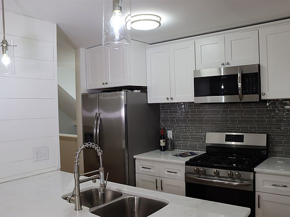 3rd image of 1092 Creatwood Pl SE