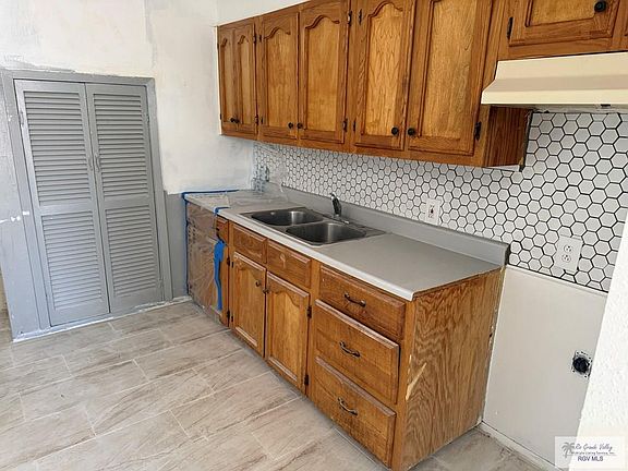 4th image of 806 W Johnson St