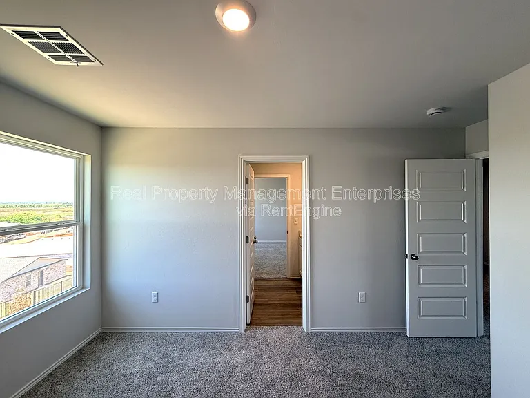 9521 Stallion Dr — Photo 9
