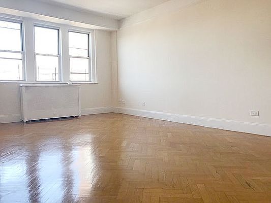 4th image of 37 W 72nd St APT 16D