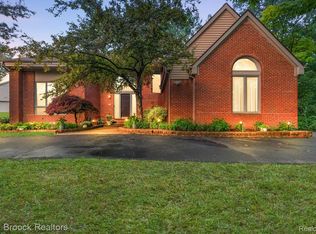 2295 Shore Hill Dr, West Bloomfield, MI 48323