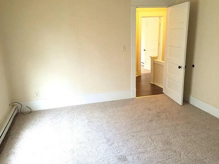 253 Eastern Ave SE - 1 — Photo 6